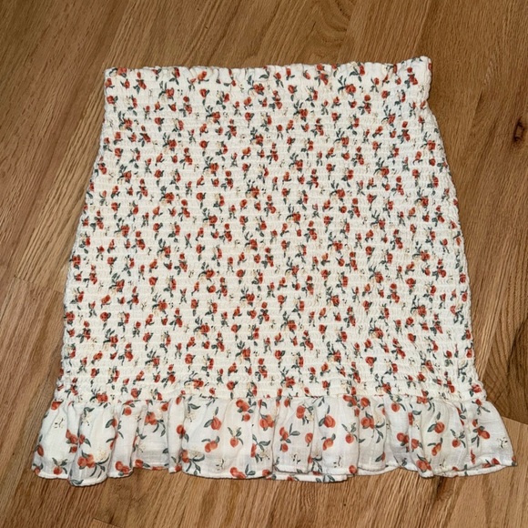 Abercrombie & Fitch 100% Cotton Smocked Mini Skirt White Peach Fruit Print Large - Picture 1 of 6